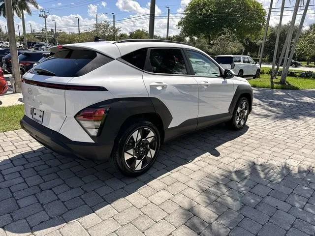 2025 Hyundai Kona SEL photo 37