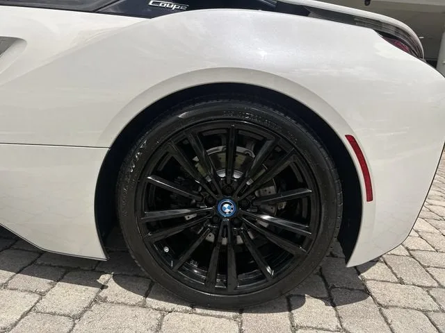 2019 BMW i8 2DR CPE photo 11