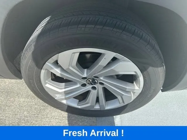 2022 Volkswagen Atlas 2.0T SE w/Technology photo 18