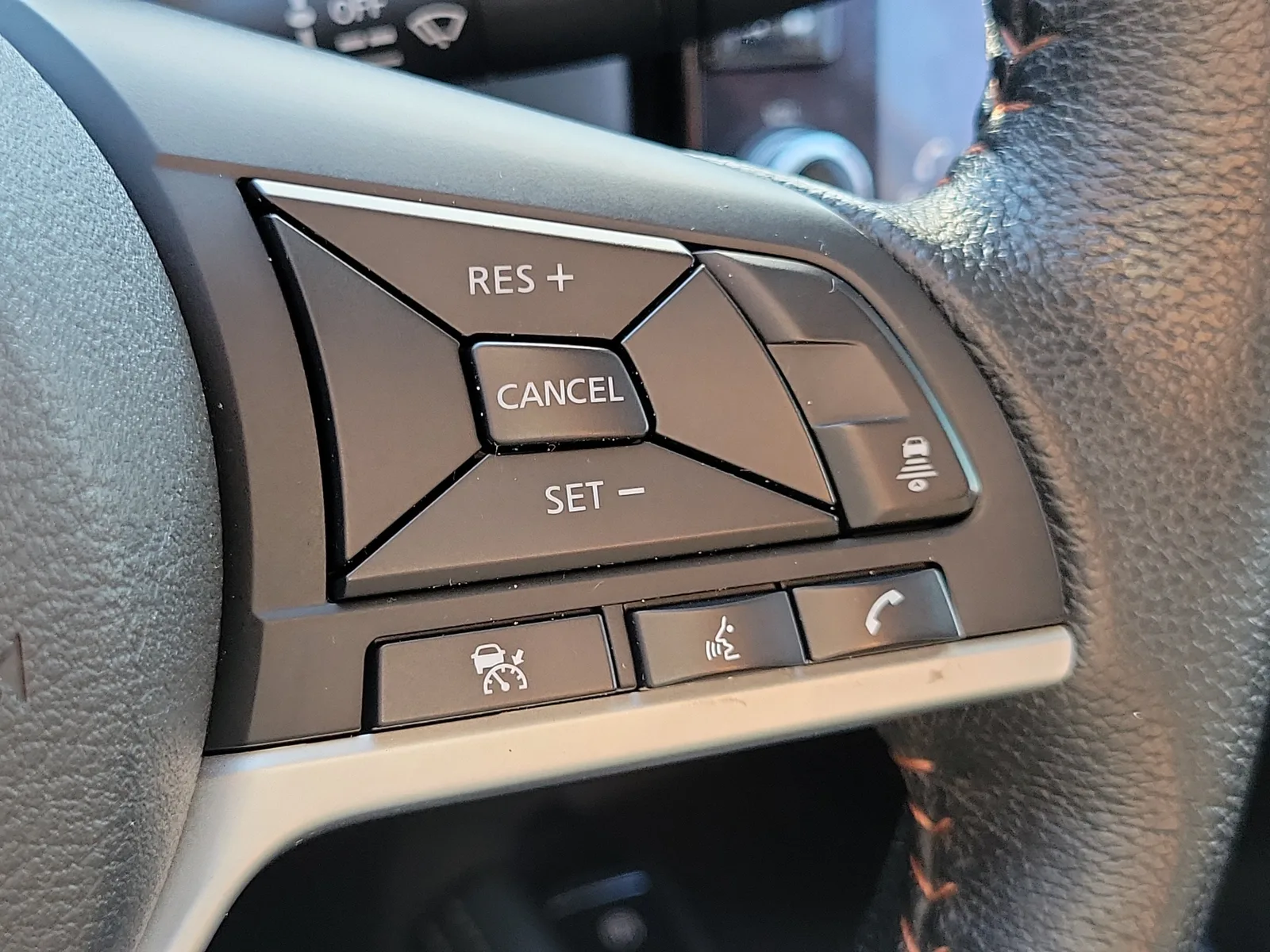 2021 Nissan Kicks SR photo 27