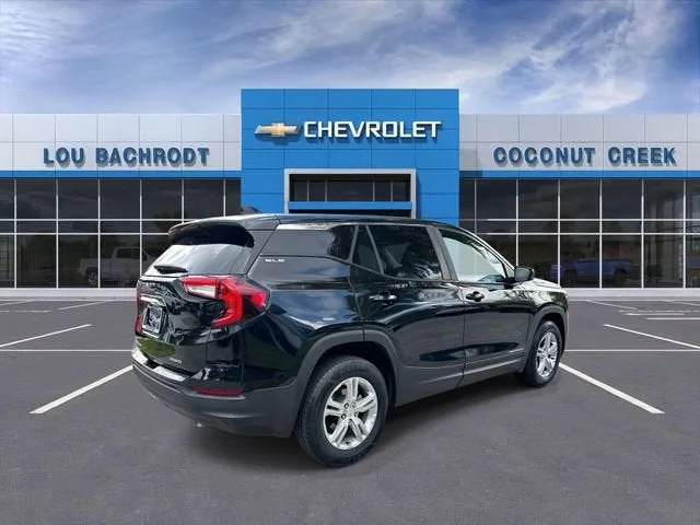 2024 GMC Terrain SLE photo 8