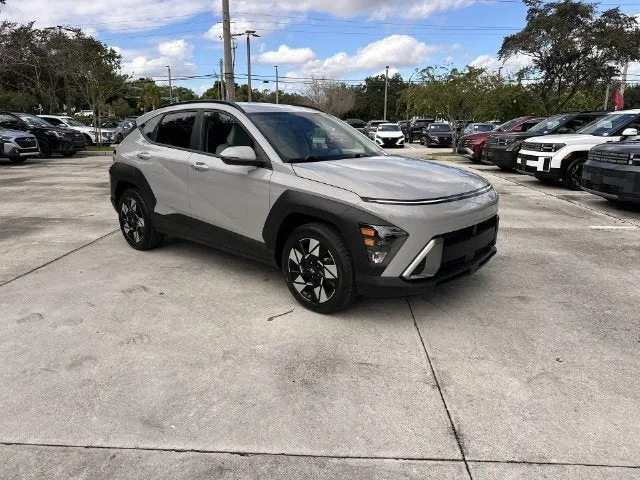 2025 Hyundai Kona SEL photo 16