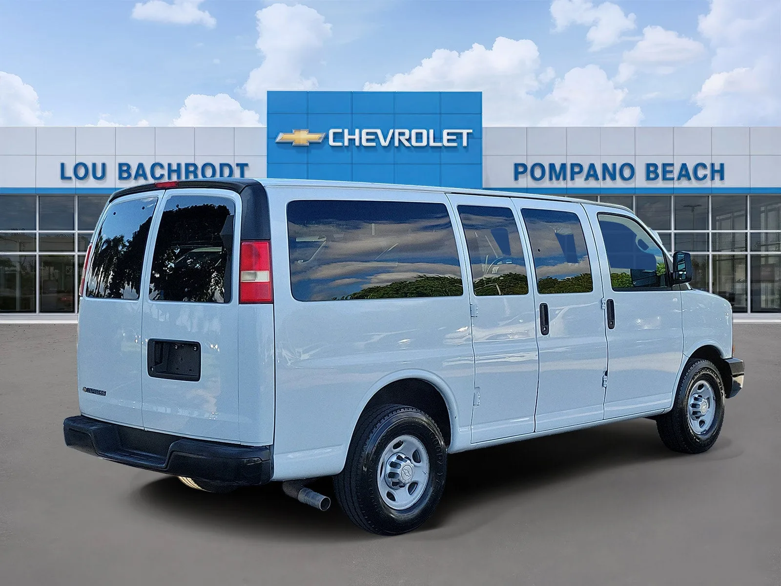 2014 Chevrolet Express Passenger 2500 LS photo 3