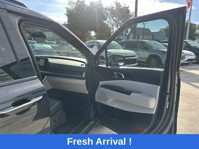 2024 Kia Carnival SX Prestige photo 23