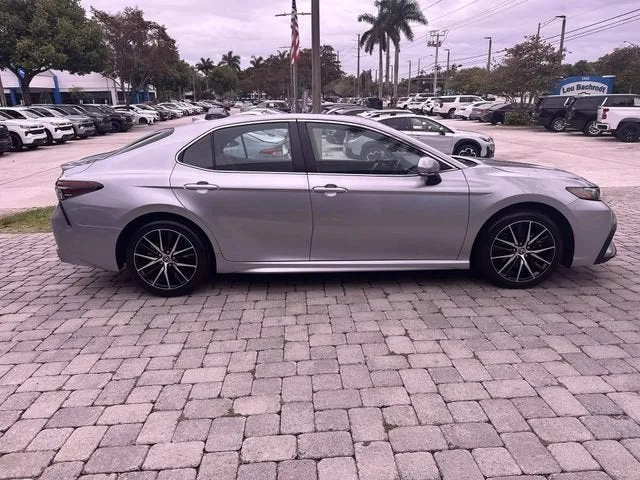 2024 Toyota Camry SE photo 14