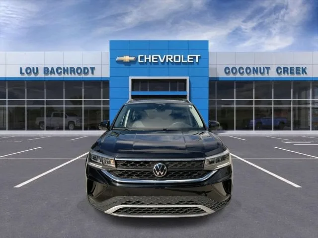 2024 Volkswagen Taos SE photo 3