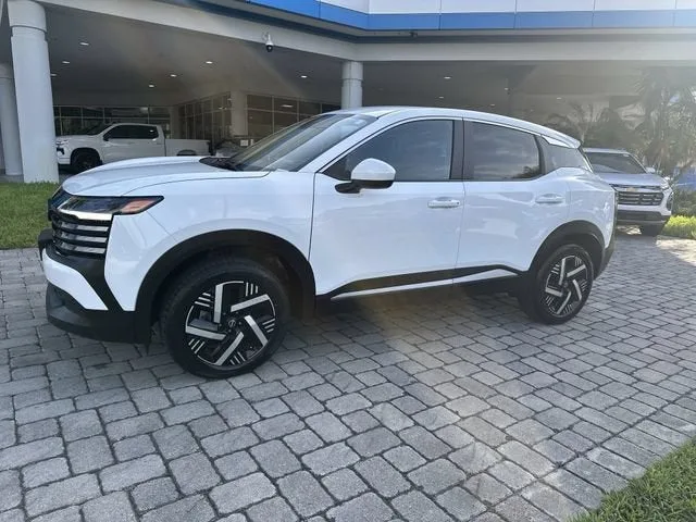 2025 Nissan Kicks SV photo 21