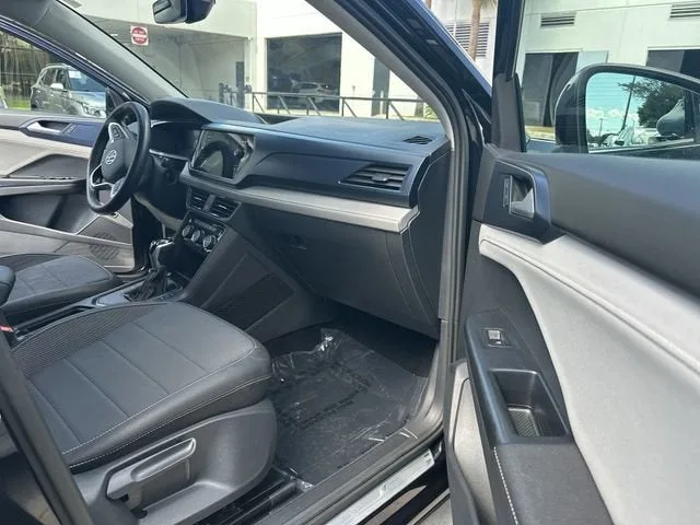 2024 Volkswagen Taos SE photo 18