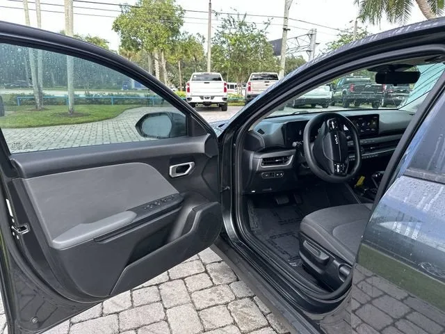 2025 Kia K4 LXS photo 22