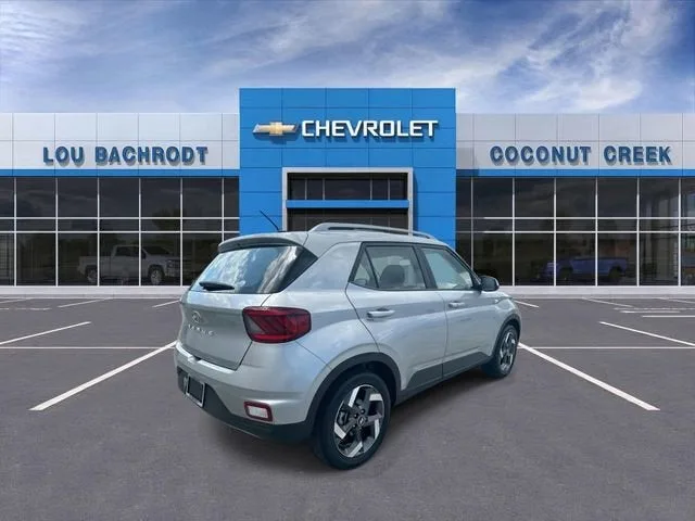 2025 Hyundai Venue SEL photo 8