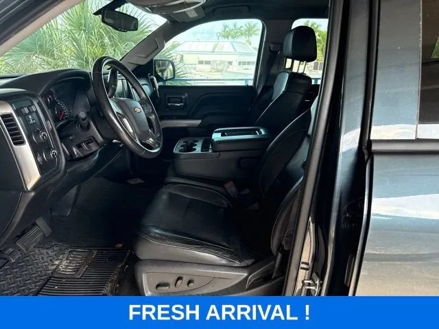 2017 Chevrolet Silverado 1500 LT photo 2