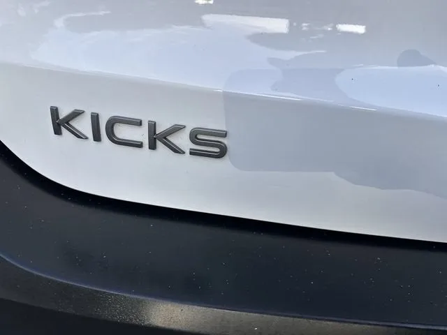 2025 Nissan Kicks SV photo 38