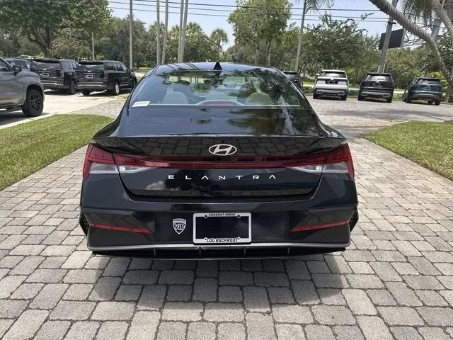 2025 Hyundai Elantra SEL Convenience photo 34