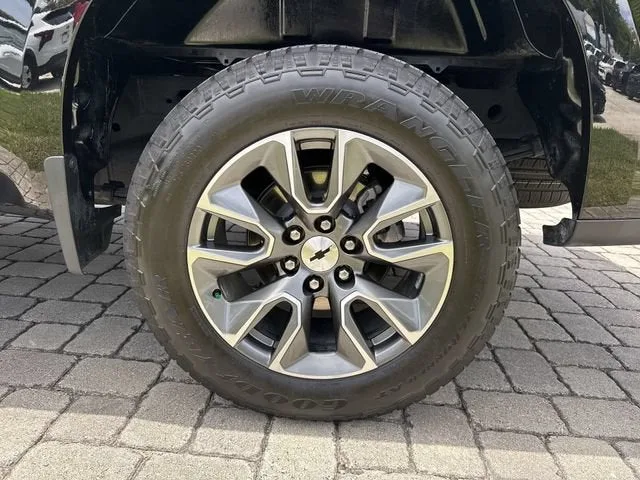 2023 Chevrolet Silverado 1500 RST photo 11