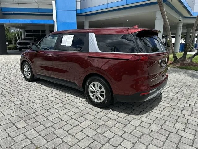 2024 Kia Carnival LX photo 15