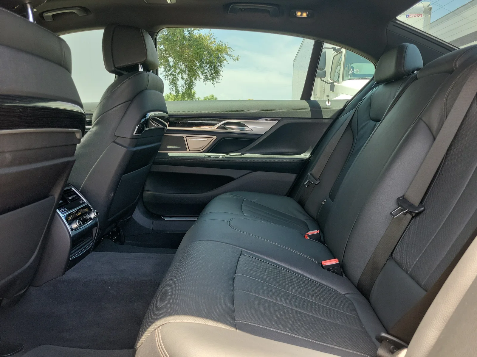 2022 BMW 7 Series 740i photo 15