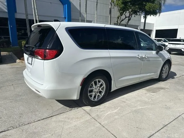2023 Chrysler Voyager LX photo 37