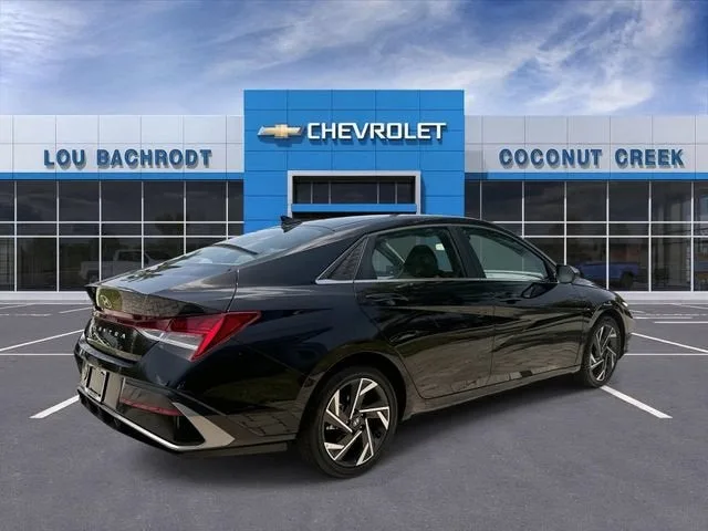 2025 Hyundai Elantra SEL Convenience photo 8