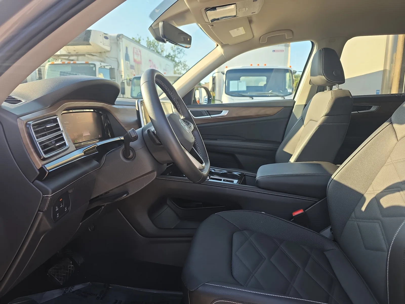 2026 Volkswagen Atlas 2.0T SE w/Technology photo 23
