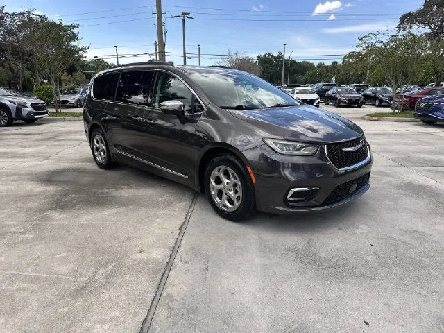 2023 Chrysler Pacifica Limited photo 16