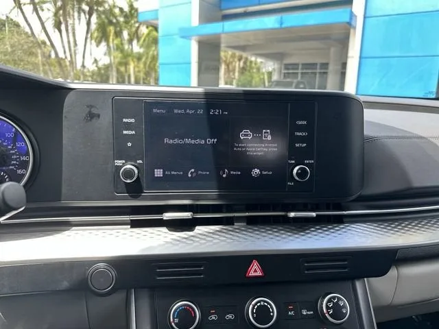2024 Kia Carnival LX photo 25
