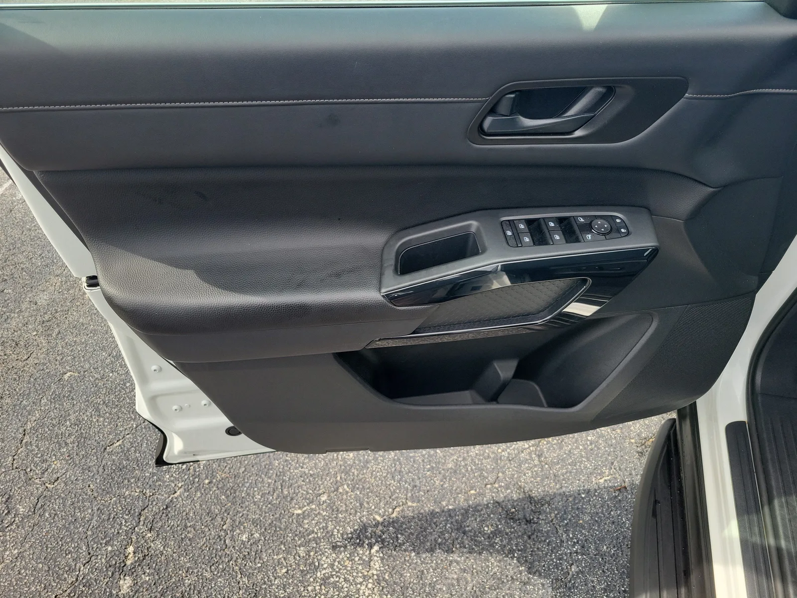 2024 Nissan Pathfinder SV photo 21