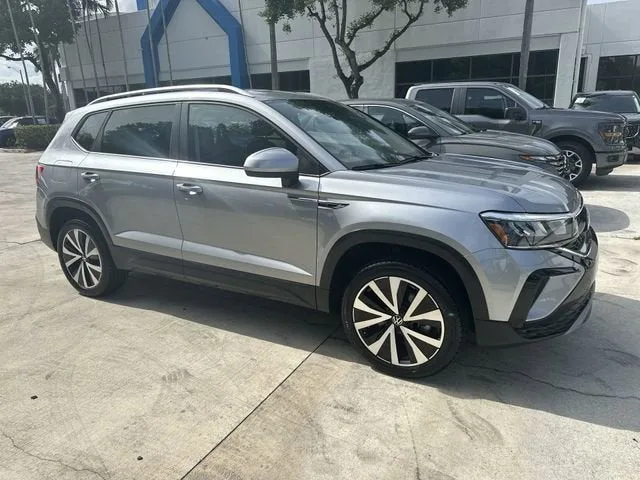 2024 Volkswagen Taos SE photo 18