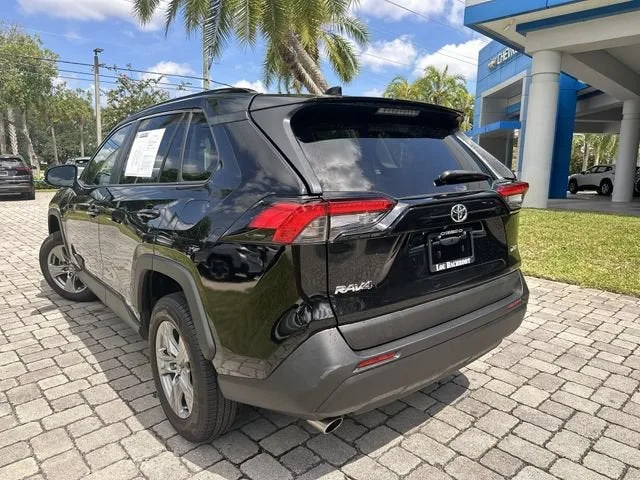 2024 Toyota RAV4 XLE photo 12