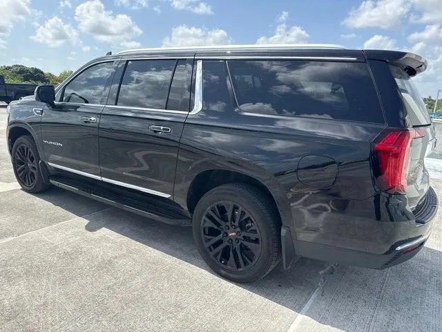 2023 GMC Yukon XL SLT photo 15