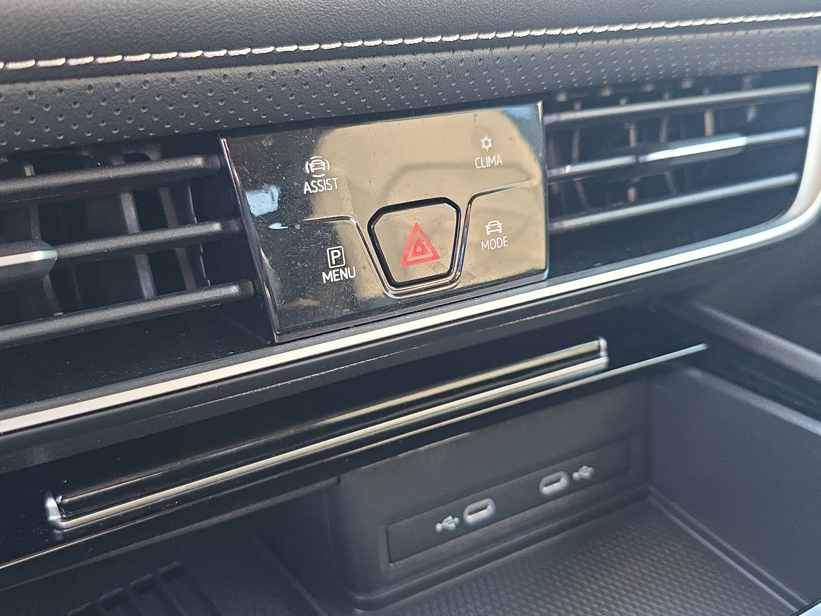 2026 Volkswagen Atlas 2.0T SE w/Technology photo 31