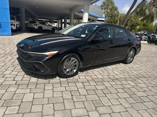 2024 Hyundai Elantra SEL photo 21