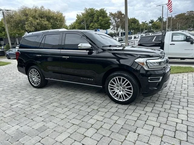 2022 Ford Expedition Platinum photo 15