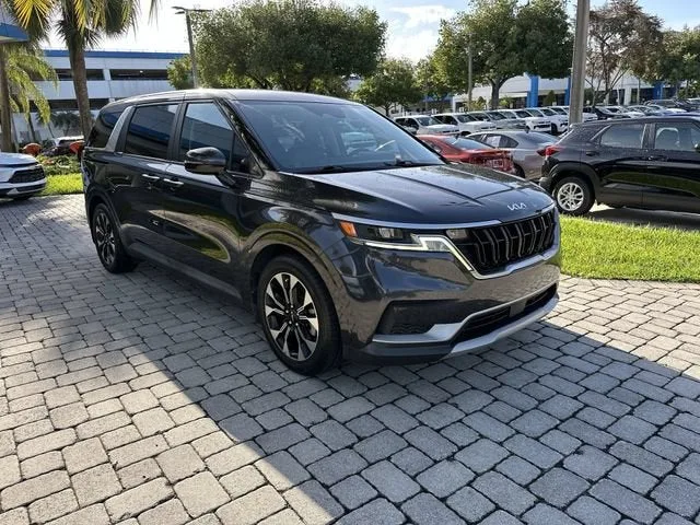 2023 Kia Carnival EX photo 17