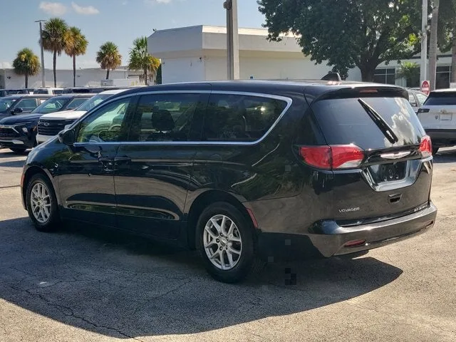 2023 Chrysler Voyager LX photo 5