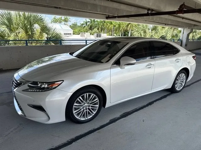 2017 Lexus ES