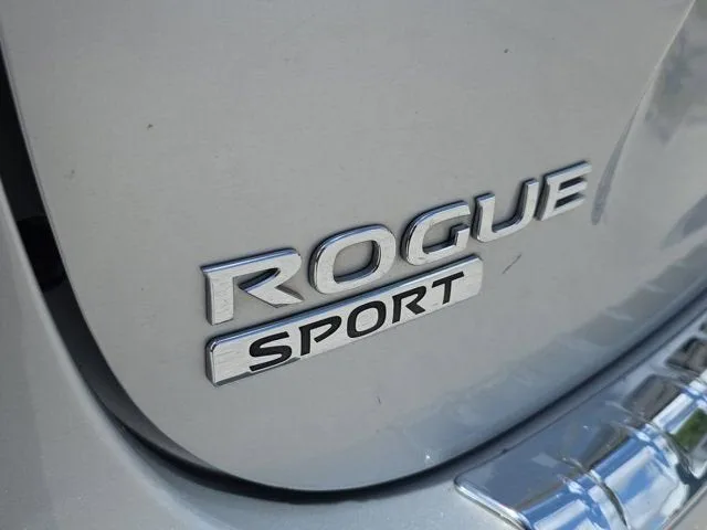 2022 Nissan Rogue Sport SV photo 10