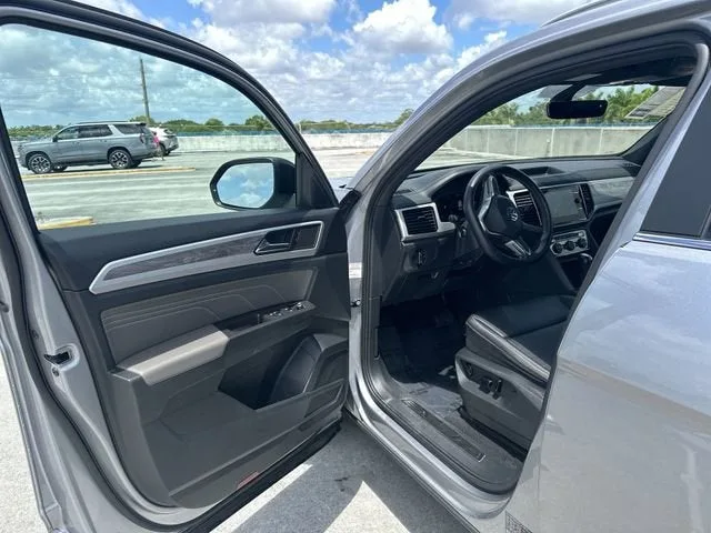 2022 Volkswagen Atlas Cross Sport 2.0T SE w/Technology photo 22