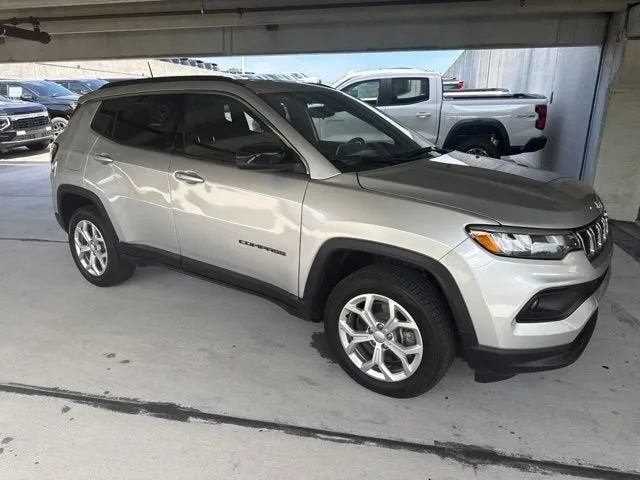 2024 Jeep Compass Latitude photo 15