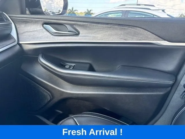 2023 Jeep Grand Cherokee Limited photo 12
