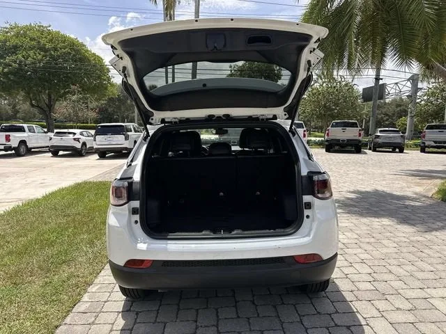 2024 Jeep Compass Latitude photo 28