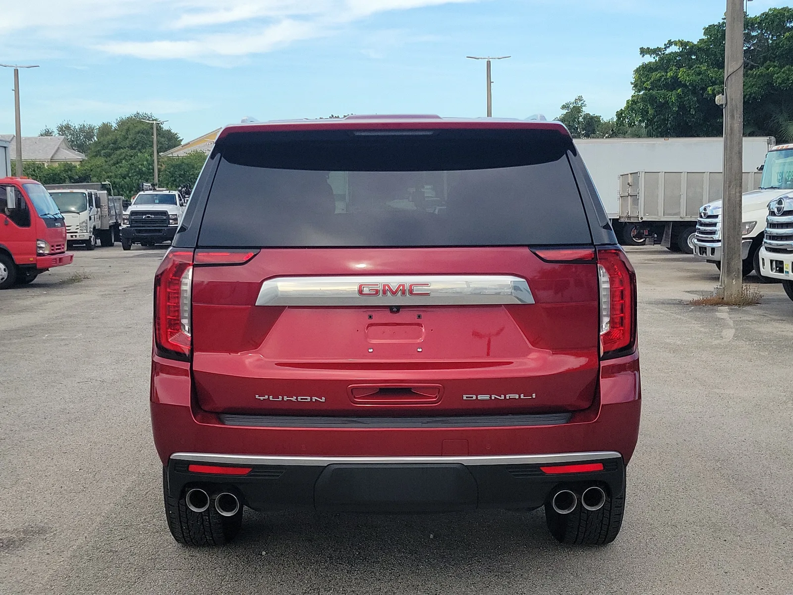 2024 GMC Yukon Denali photo 4