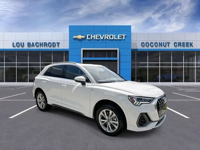 2025 Audi Q3 S line Premium photo 2