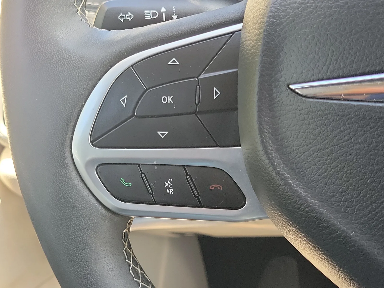 2024 Chrysler Pacifica Hybrid Select photo 25