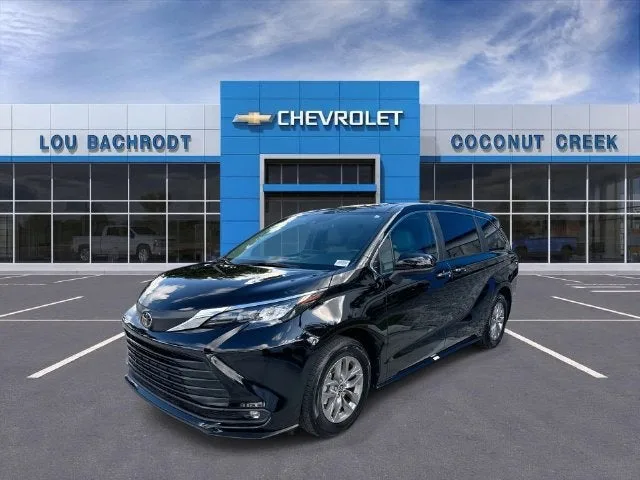 2026 Toyota Sienna XLE photo 4