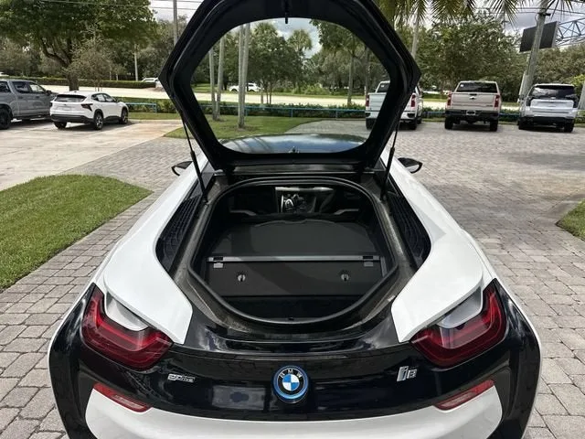 2019 BMW i8 2DR CPE photo 28
