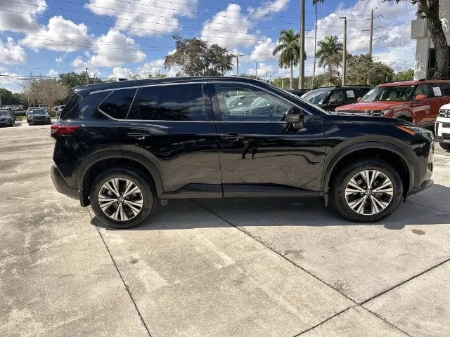 2021 Nissan Rogue SV photo 14