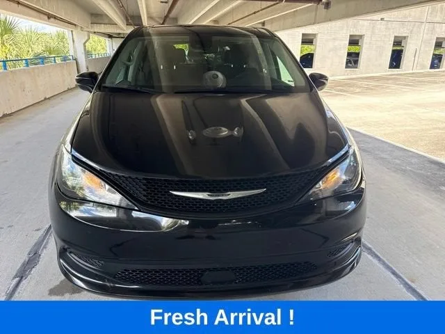 2023 Chrysler Voyager LX photo 15
