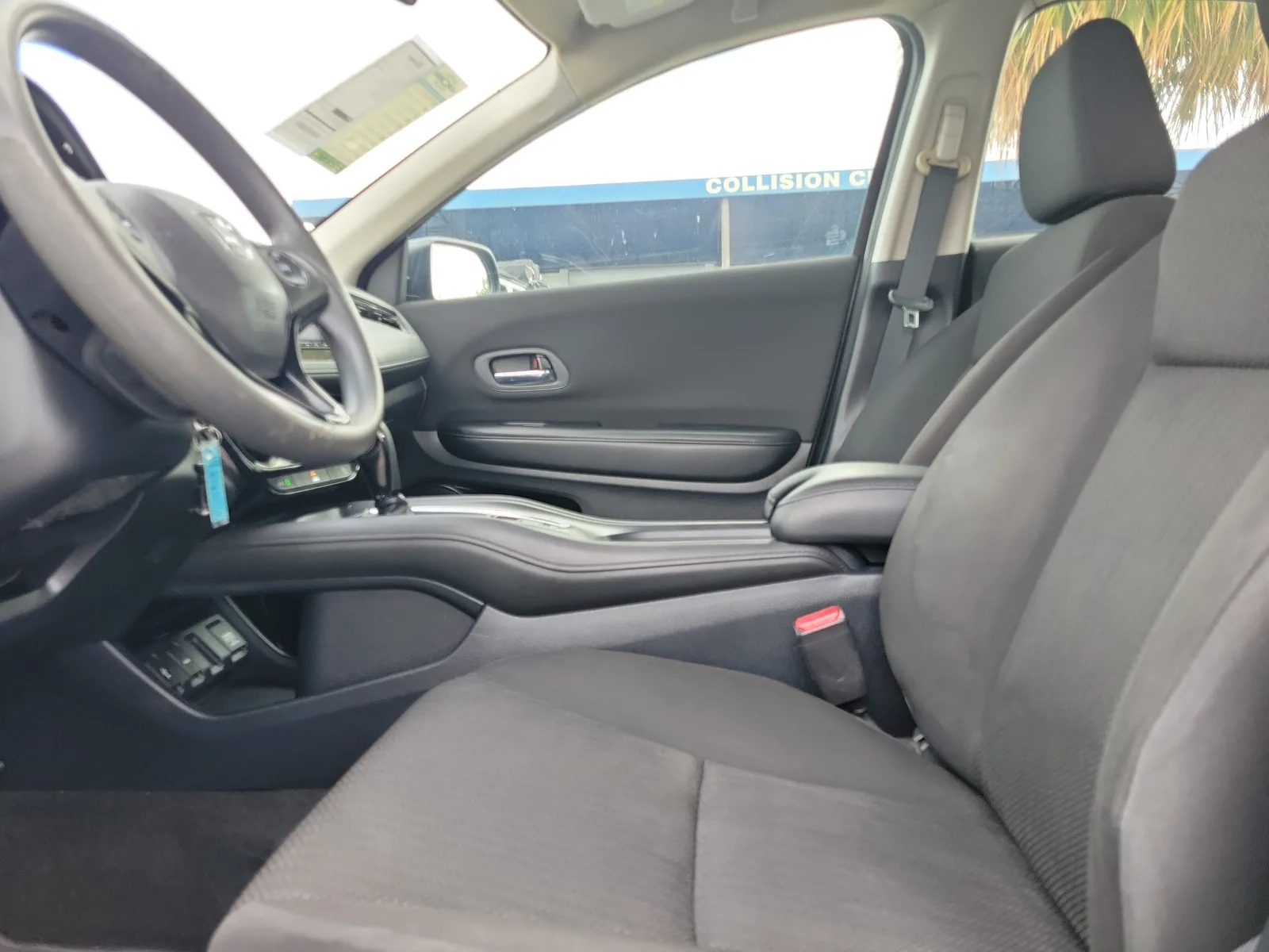 2017 Honda HR-V LX photo 20