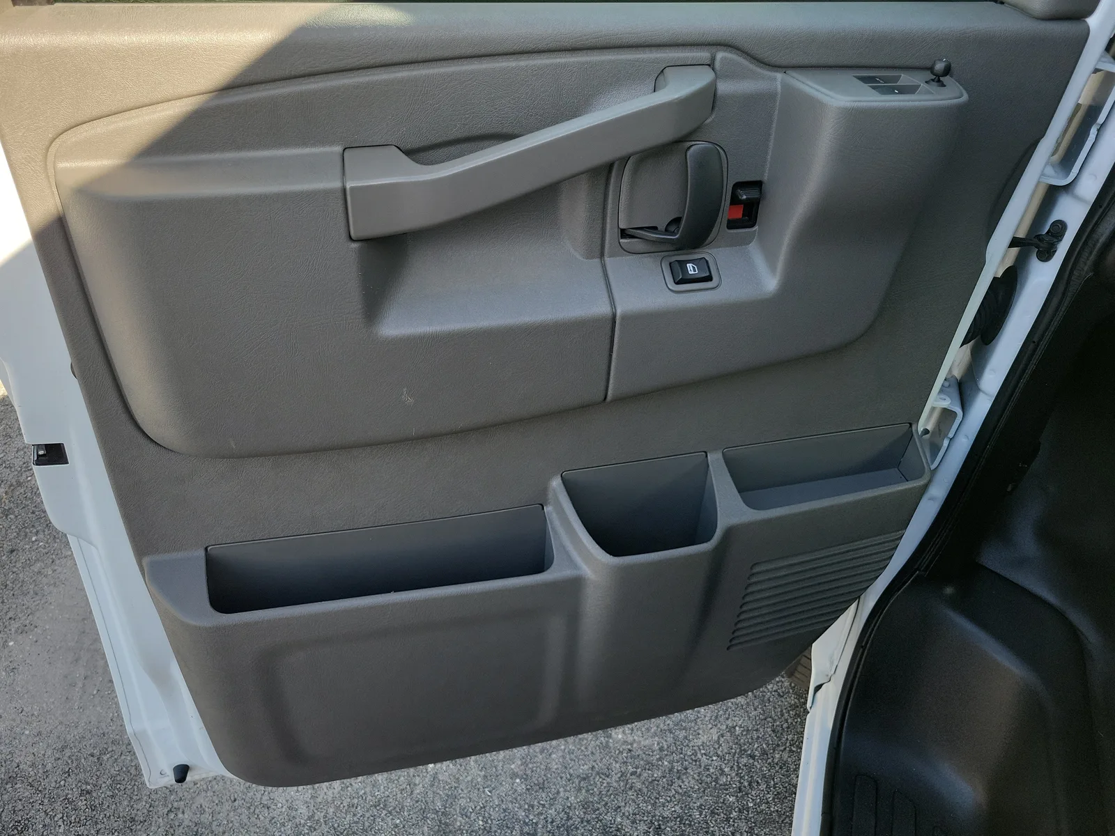 2025 Chevrolet Express Cargo WT photo 22