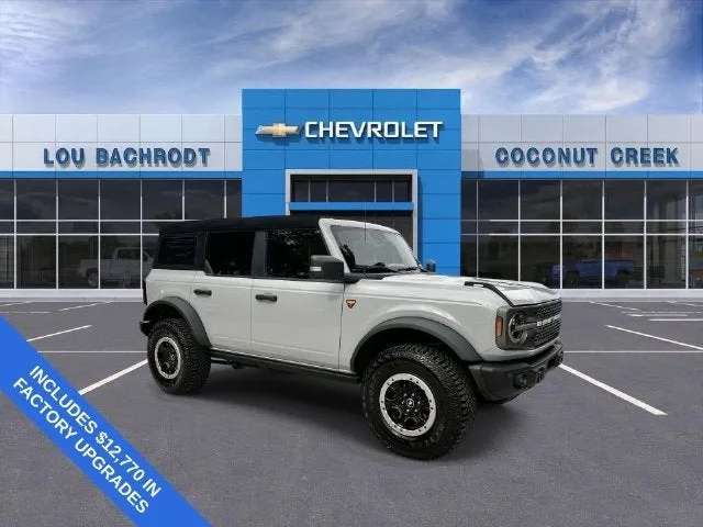 2023 Ford Bronco Base photo 2
